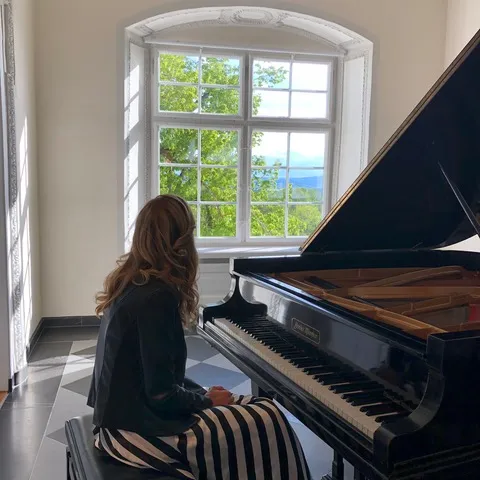 Kathrin am Klavier
